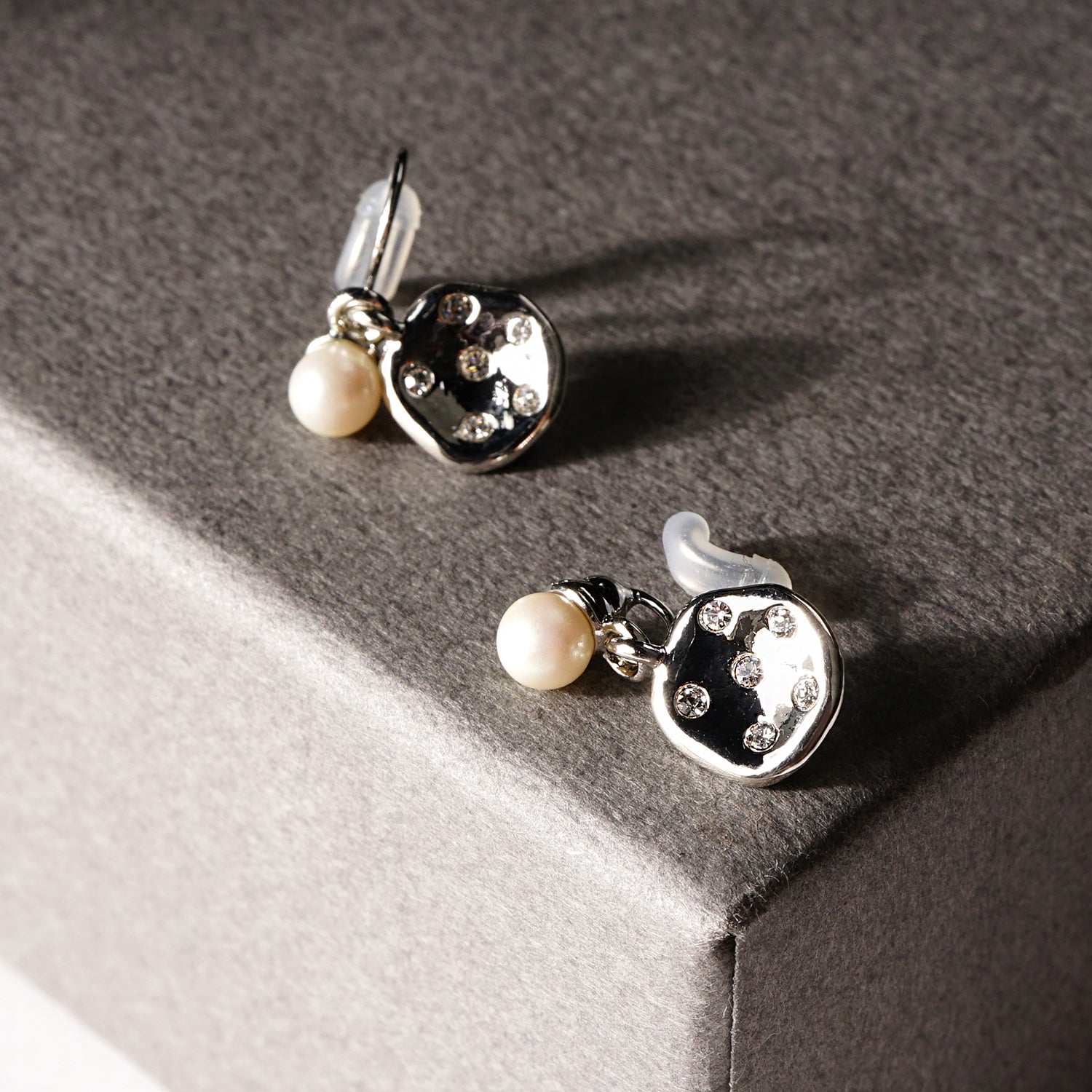 【NEW】メタルシリーズ メタル×ビジュー パール ノンホールピアス