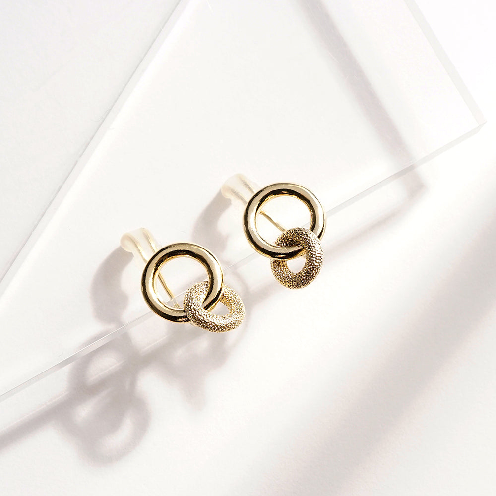 【NEW】梨地  ダブルサークル ノンホールピアス
