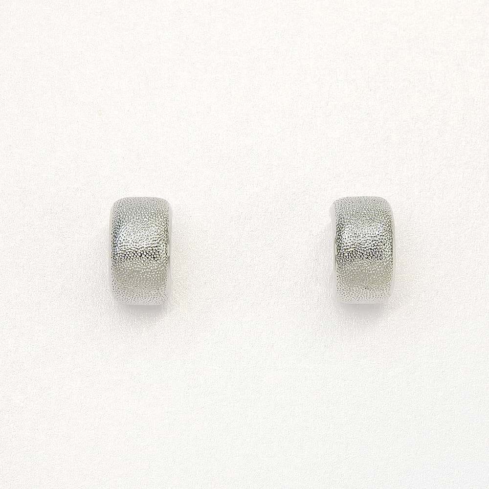金属アレルギー対応 梨地 フープセラミックピアス | itam 金属アレルギー対応アクセサリー