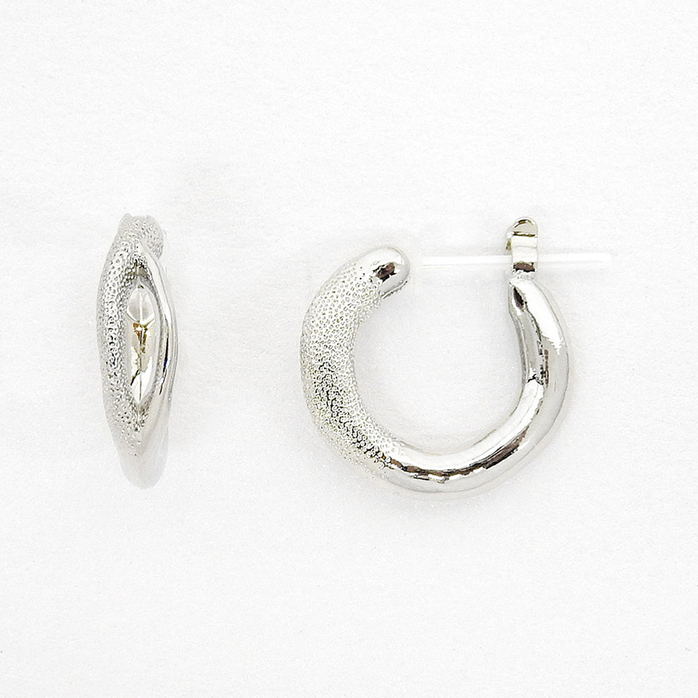 【NEW】【 金属アレルギー対応 】メタル クロッシングフープ セラミックポストピアス